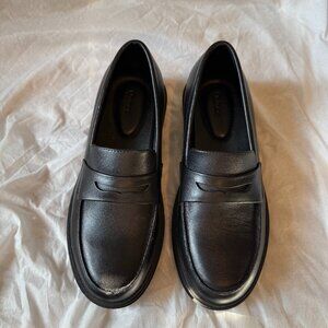 Like New Quince Italian Leather Lug Sole Loafers in Black, Size 7